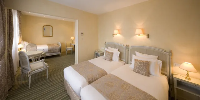 جناح جونيور، Grand Hotel Bristol 7/8