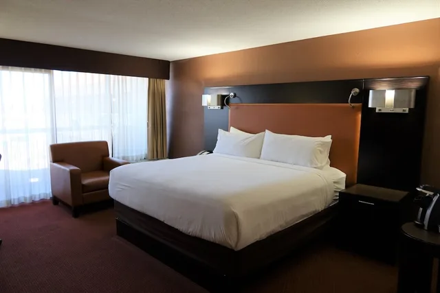 غرفة بسرير كينج لذوي الإعاقة، GreenTree Hotel Phoenix West 3/9