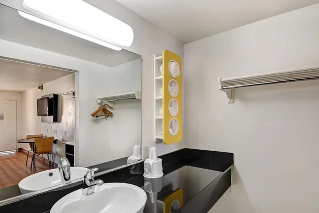 غرفة قياسية بسريرين كوين، Motel6 Dallas, TX - Forest Lane 8/10
