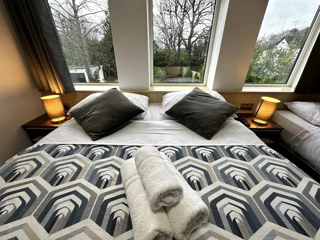 Room, King Bed, Gainsborough Lodge 2/3