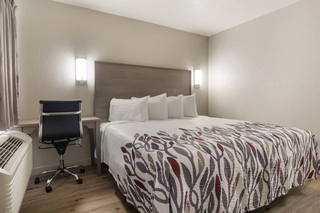 غرفة قياسية بسرير كينج، Red Roof Inn Fort Worth south 5/8