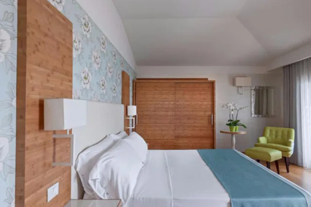 غرفة بانورامية بريستيج بسرير مزدوج بإطلالة على البحيرة بشرفة، Hotel Eden 8/8