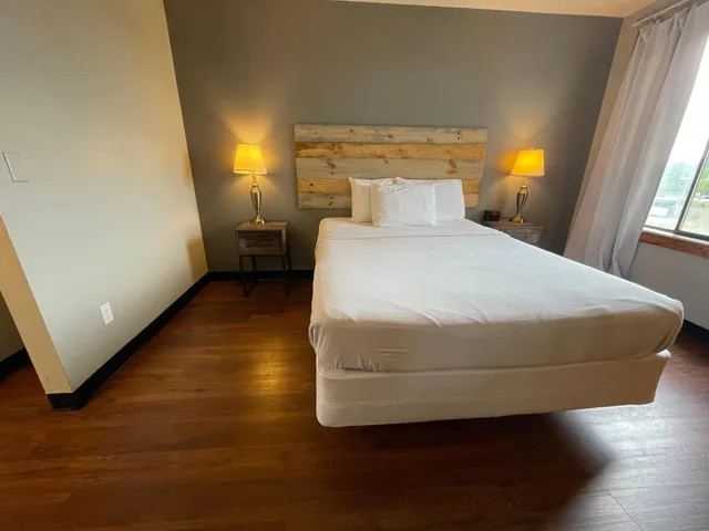 غرفة اقتصادية بسرير كوين، Sunnyside Inn & Suites 2/10
