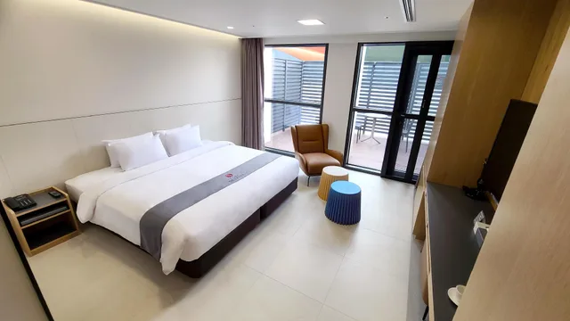 غرفة بسرير مزدوج بشرفة، Hotel Skypark Daejeon I 1/1