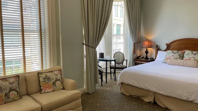جناح، Fulton Lane Inn 1/3