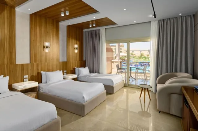 شاليه ثلاثي بثلاثة أسرّة بإطلالة على المسبح، Ramage Hotel & Resort 2/7