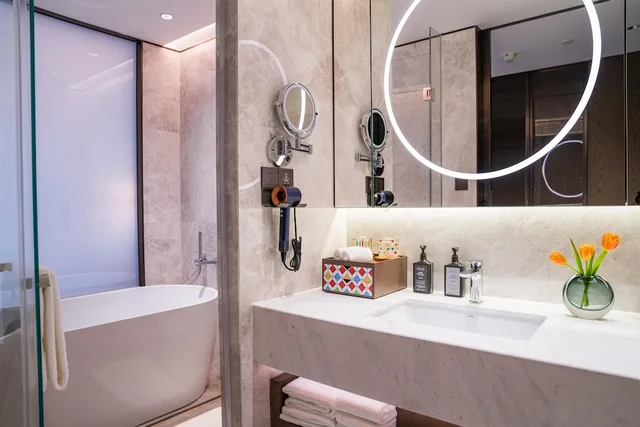 جناح بريميوم بسرير كينج، Yuexiu Hotel Guangzhou, Curio Collection by Hilton 7/8