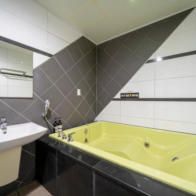 Deluxe, King Bed, Ava Hotel Changwon 7/7