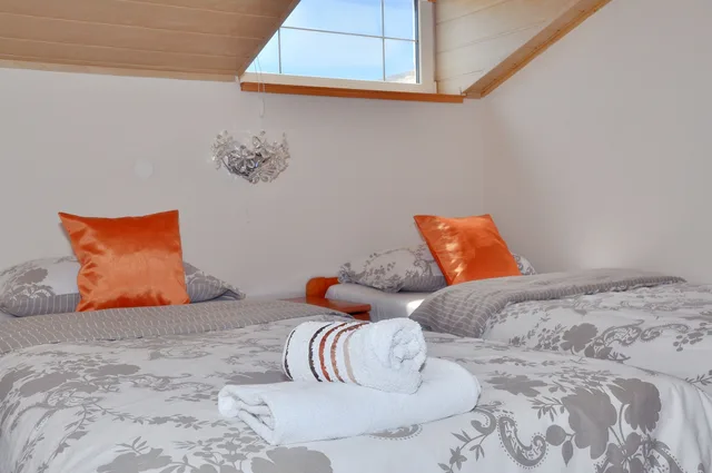 شقة بسرير كينج وسريرين منفصلين بإطلالة على المسبح بشرفة بغرفتي نوم، Villa Vanilla 2/6