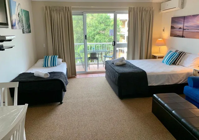 غرفة سوبيريور ثلاثية، Outrigger Resort 2/6