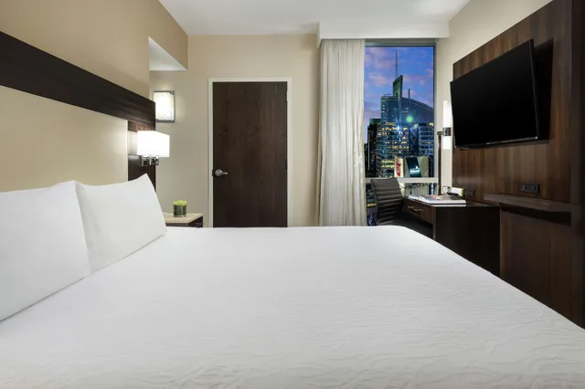 Room, King Bed, Times Square View, Accessible، Hilton Garden Inn New York/Times Square Central 4/10