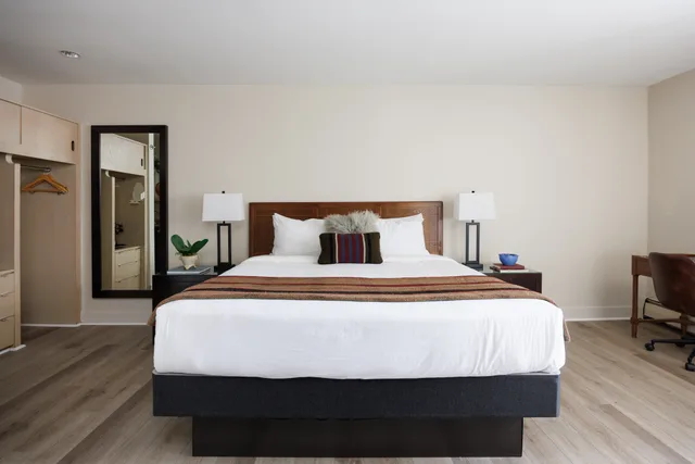 Room, King Bed, The Andrew Hotel 3/4