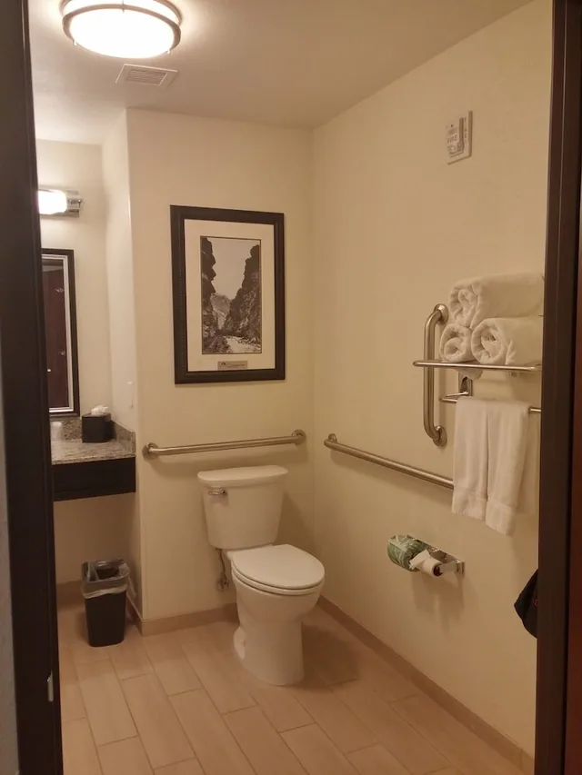 جناح بسرير كينج بغرفة نوم واحدة لذوي الإعاقة، Holiday Inn Express Suites Golden Denver Area 1/2