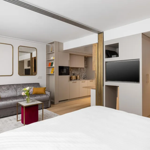 غرفة إليت بسرير كينج بغرفة نوم واحدة، Royal Manotel 2/9