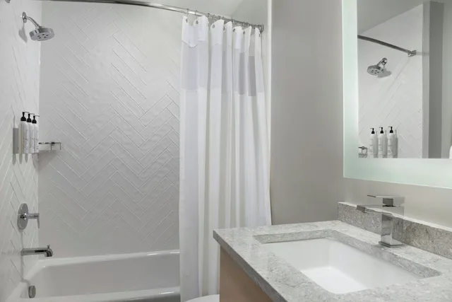 جناح بسرير كوين بغرفة نوم واحدة مع أريكة، Towneplace Suites by Marriott Ft Lauderdale West 2/4