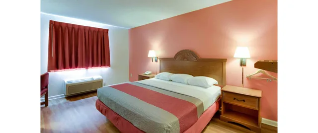 1 King Bed - Mobility Accessible Ri Shower Nsmk، Motel6 Hinesville, GA 3/9