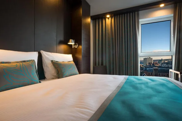 غرفة قياسية بسرير كينج بإطلالة على المدينة، Motel One 3/6