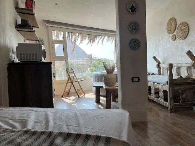 Basic, King Bed, Mountain View, Allergy Friendly، 3 Pyramids View Inn 7/10