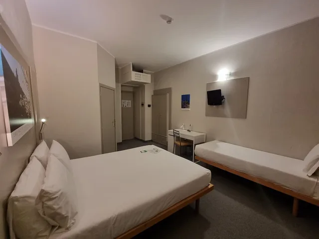 غرفة ثلاثية بسرير مزدوج وسرير فردي، Hotel Astoria Torino 5/10