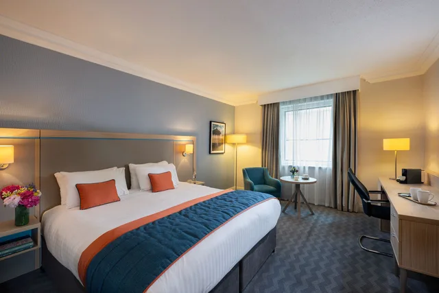 غرفة تنفيذية بسرير كينج بإطلالة على البحر، Leonardo Royal Hotel Brighton Waterfront 3/4