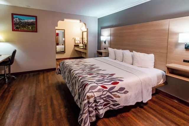 غرفة بسرير كينج لذوي الإعاقة، Quality Inn Bishop Near Mammoth 1/5