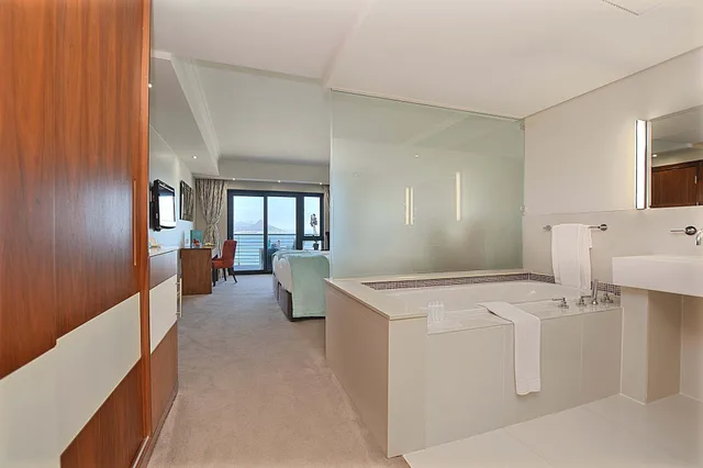 Mountain, Twin Beds, Sea View, Balcony، Blaauwberg Beach Hotel 4/4