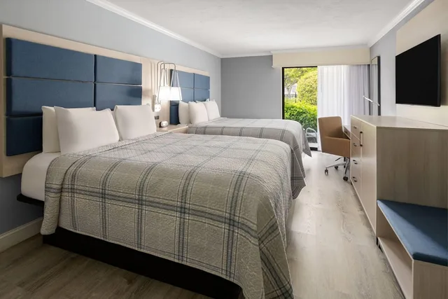 غرفة ديلوكس بسريرين كوين بشرفة، All Seasons Resort, Trademark Collection by Wyndham 2/3