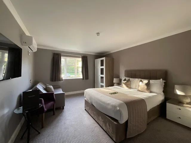 غرفة كلاسيكية بسرير كينج مع أريكة، The Riverside, WorldHotels Distinctive 4/6