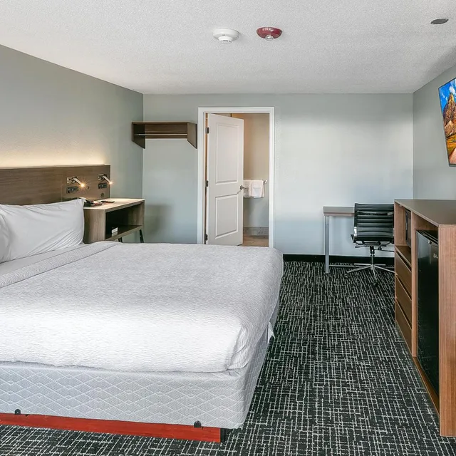 غرفة قياسية بسرير كوين، Gatlinburg Mountain Inn Gatlinburg TN 3/10