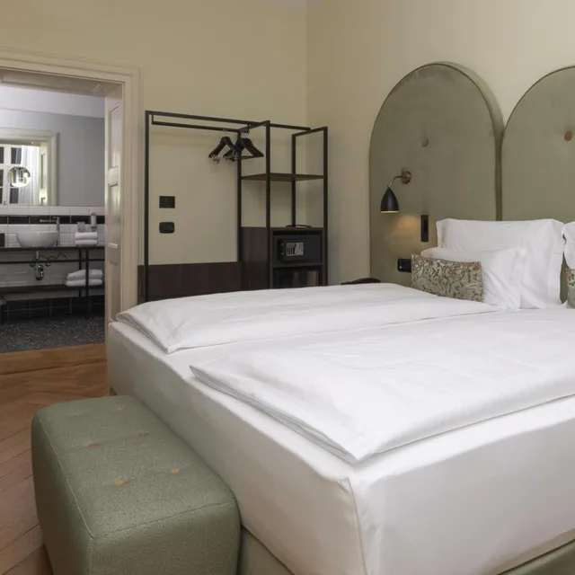 جناح، Stadt Hotel Citta 1/6