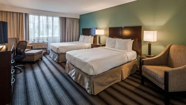 غرفة كبيرة بسريرين مزدوجين لذوي الإعاقة، Best Western River North Hotel 3/6