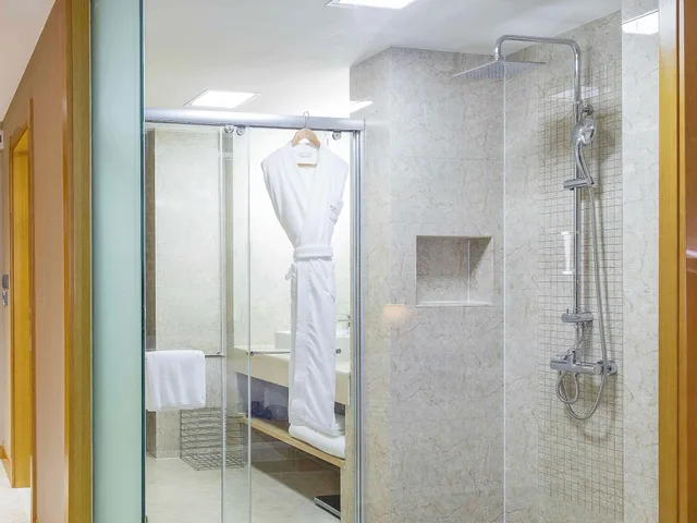 غرفة قياسية بسريرين منفصلين مع أريكة، Novotel Ulaanbaatar 9/9