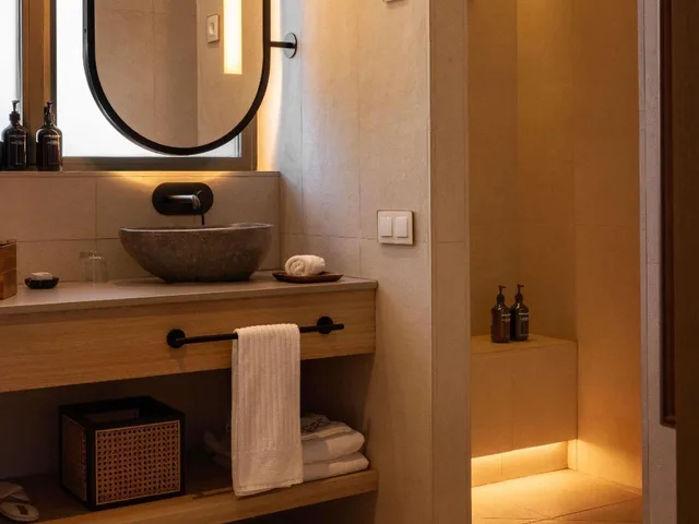Signature, So Lofty, King Bed, Living Area, Terrace, Bathtub، SO/Sotogrande Spa & Golf Resort Hotel 7/7