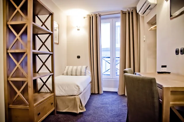 غرفة بسريرين منفصلين وسرير كوين، Hotel Grand Coeur Latin 3/8
