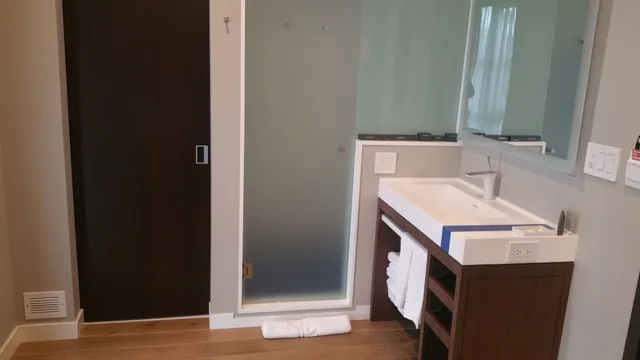 غرفة بسريرين مزدوجين بإطلالة على الفناء، NobleDen Hotel 3/3