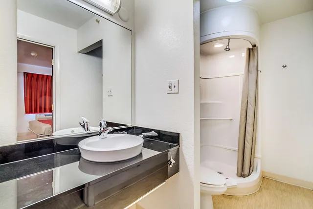غرفة قياسية بسريرين مزدوجين، Motel6 Linthicum Heights, MD - BWI Airport 5/5