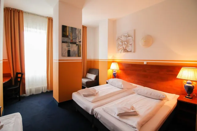 غرفة ثلاثية، Atrium Charlottenburg 4/10