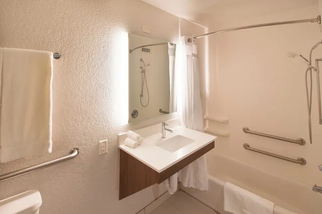 جناح بسريرين كوين مع أريكة، Holiday Inn Express Hotel And Suites Worthington 3/3