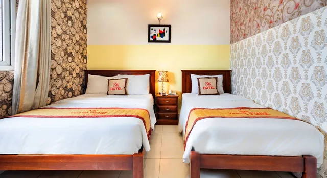 غرفة ديلوكس ثلاثية بسرير كوين وسرير فردي بإطلالة على المدينة، Vuong Quang Hotel 3/9