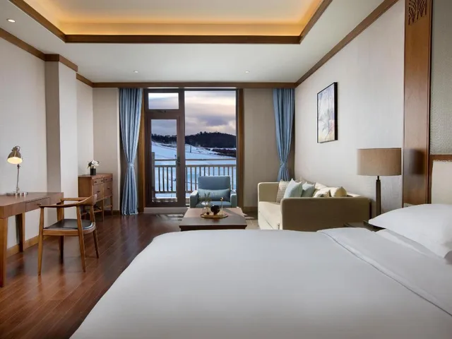 Swiss, Family Suite, Premier, Twin Beds, King Bed, King and Twin Beds, Mountain View, Swissotel Resort Changbaishan 1/6
