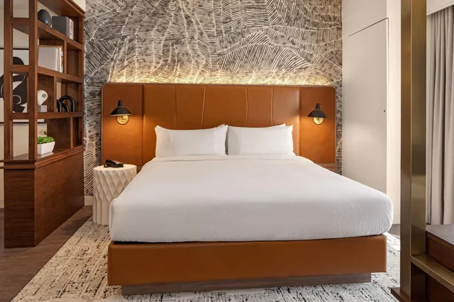 غرفة بسرير كوين، Burton House, Beverly Hills, A Tribute Portfolio Hotel 1/9