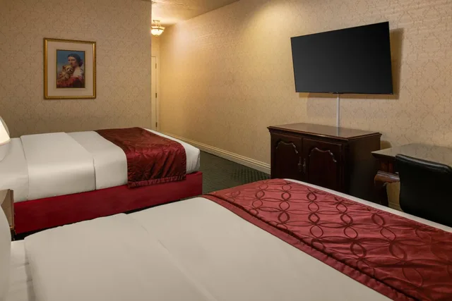 غرفة بسريرين كوين لذوي الإعاقة، Carlyle Hotel 4/8