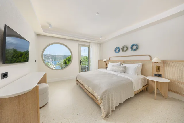 غرفة بريميوم بسرير كينج بإطلالة على البحر، Yacht Classic Hotel - Boutique Class 1/10