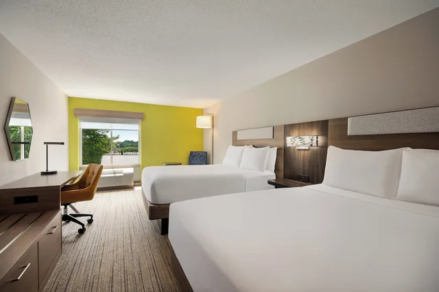 غرفة قياسية بسرير كوين، Holiday Inn Express Hotel And Suites Fredericksburg 1/5