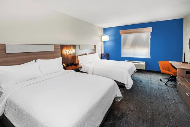 Standard, 2 Queen Beds, Holiday Inn Express Hotel Suites Henderson Traffic Star 1/4