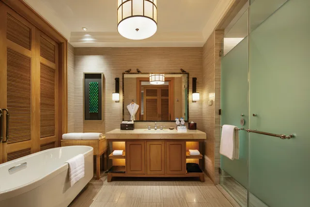 غرفة بسريرين منفصلين بإطلالة على البحيرة، Hilton Wenan 6/6