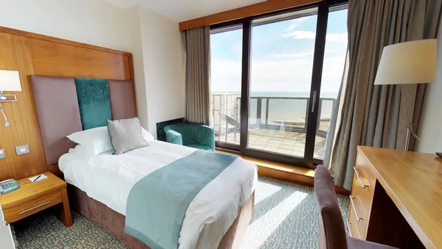 غرفة بريميوم مفردة، The View Hotel 3/11