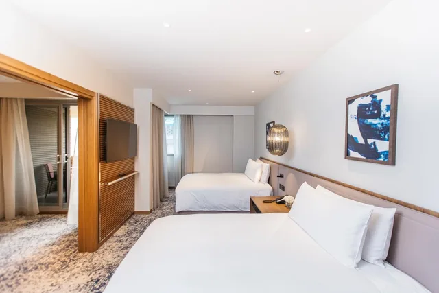 جناح بسريرين منفصلين بشرفة بغرفة نوم واحدة مع أريكة، InterContinental Barcelona 1/9