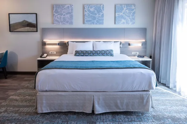 غرفة جونيور بسرير كينج مع أريكة، Blue Lake Casino Hotel 1/1