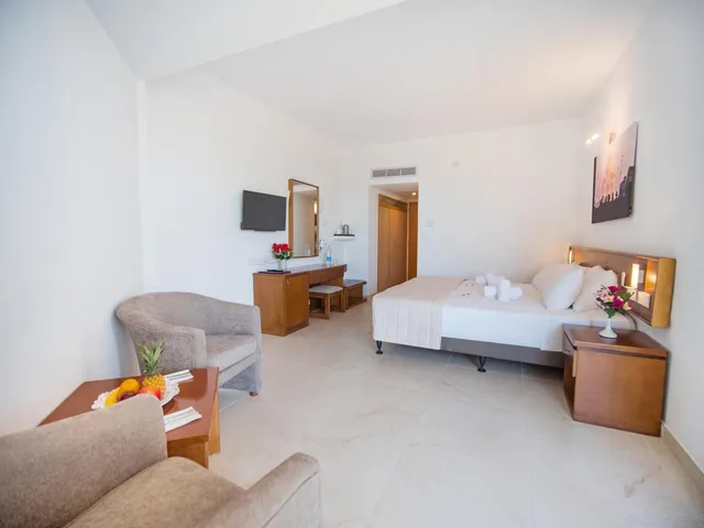 Standard, Single Bed, Lateral Side Sea View، Avlida Hotel 5/8